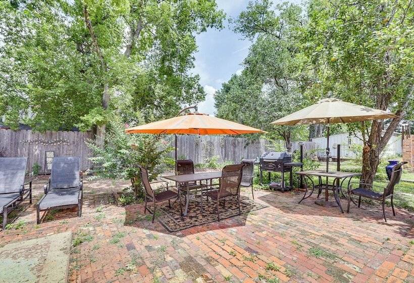 Central Albany Home With Covered Porch & Patio!