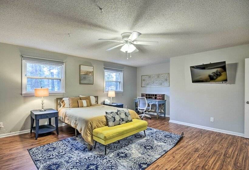 Centrally Located Martinez Home W/ Backyard!