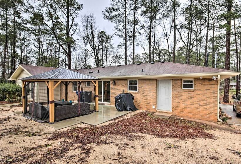 Centrally Located Martinez Home W/ Backyard!