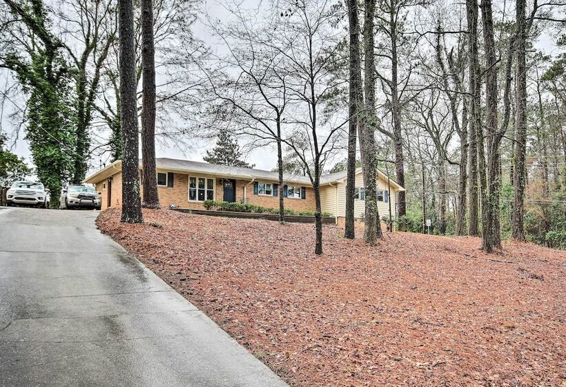 Centrally Located Martinez Home W/ Backyard!