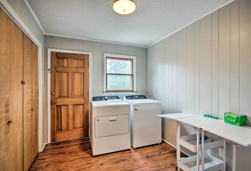 Centrally Located Martinez Home W/ Backyard!