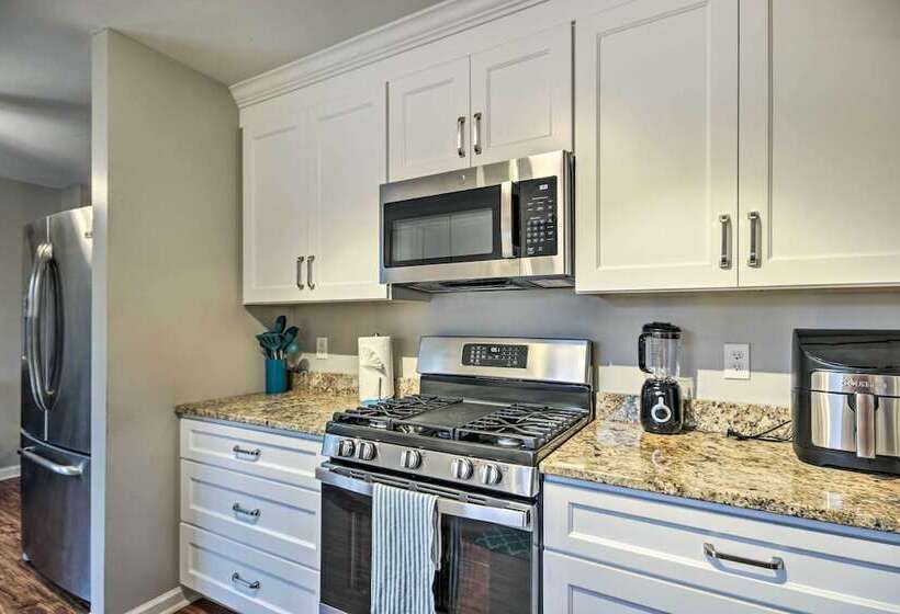 Centrally Located Martinez Home W/ Backyard!