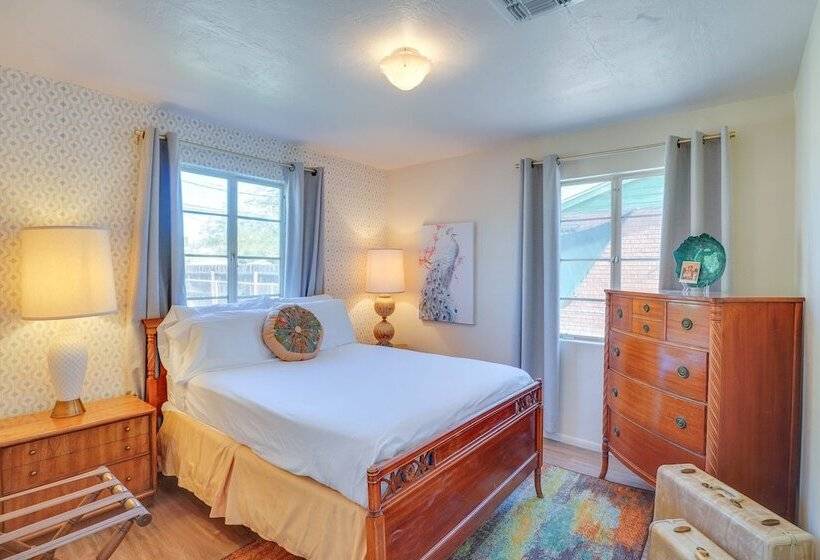 Centrally Located Tucson Home W/ Fenced In Yard!