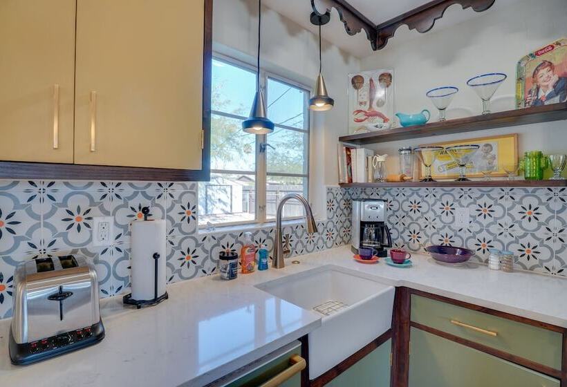 Centrally Located Tucson Home W/ Fenced In Yard!