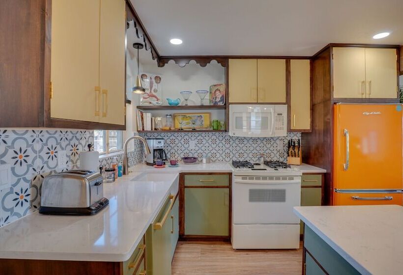 Centrally Located Tucson Home W/ Fenced In Yard!