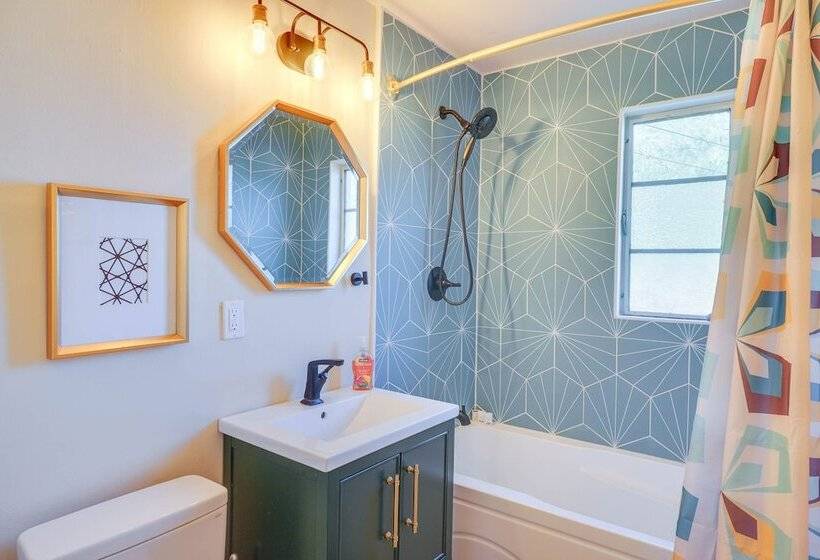 Centrally Located Tucson Home W/ Fenced In Yard!