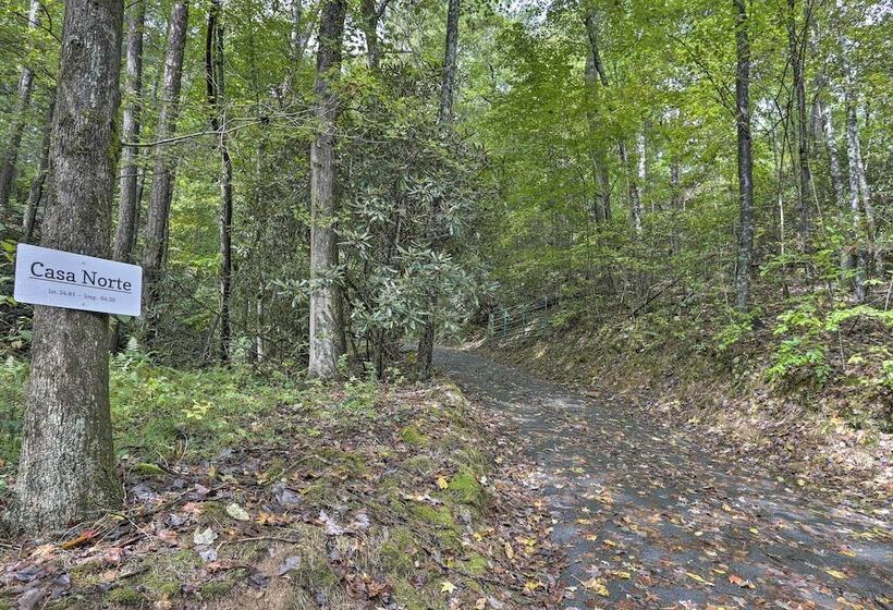 Charming Blue Ridge Cabin W/ Game Room & Hot Tub!