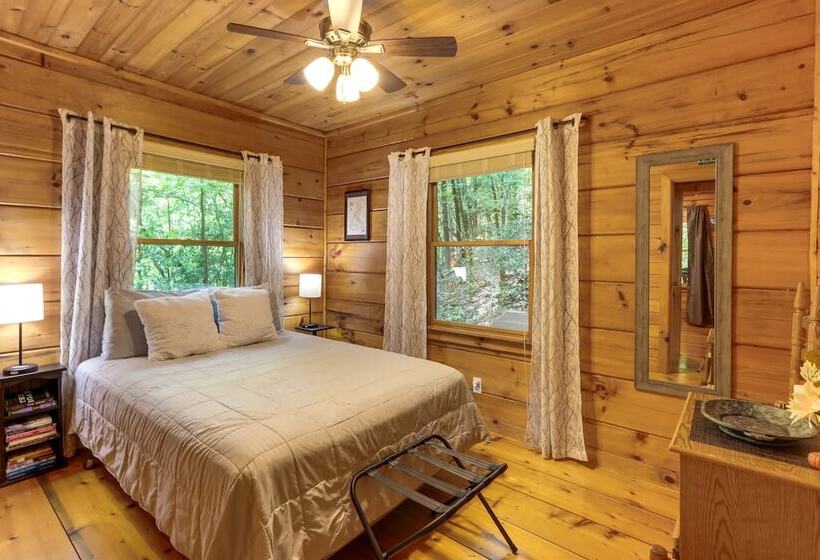 Charming Blue Ridge Cabin W/ Game Room & Hot Tub!