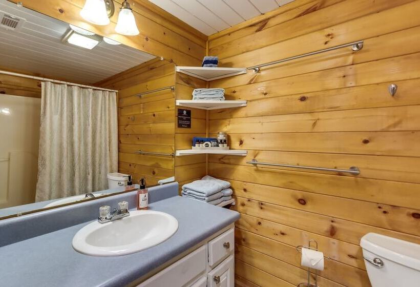 Charming Blue Ridge Cabin W/ Game Room & Hot Tub!