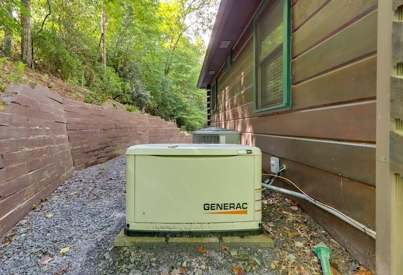 Charming Blue Ridge Cabin W/ Game Room & Hot Tub!