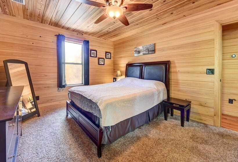 Charming Cabin W/ Decks & Fire Pit   Walk To River