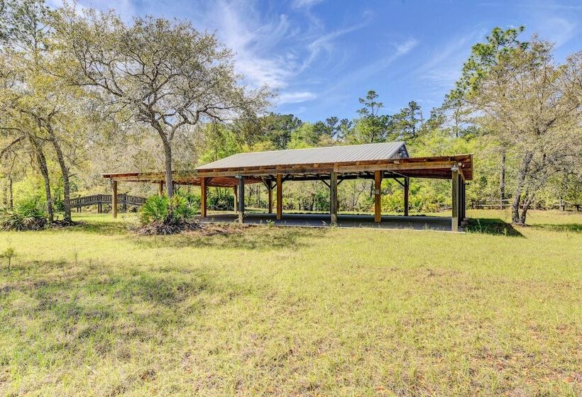 Charming Cabin W/ Decks & Fire Pit   Walk To River