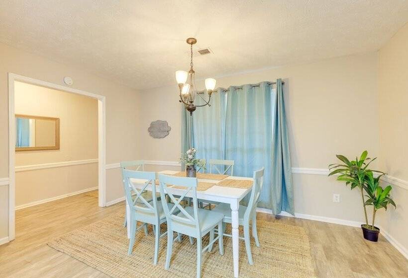 Charming Columbus Home W/ Yard   10 Mi To Dtwn!