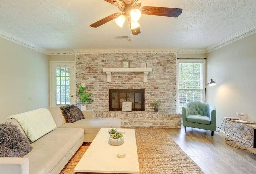 Charming Columbus Home W/ Yard   10 Mi To Dtwn!