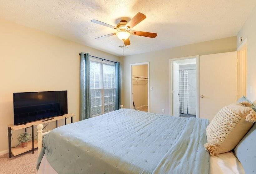 Charming Columbus Home W/ Yard 10 Mi To Dtwn!