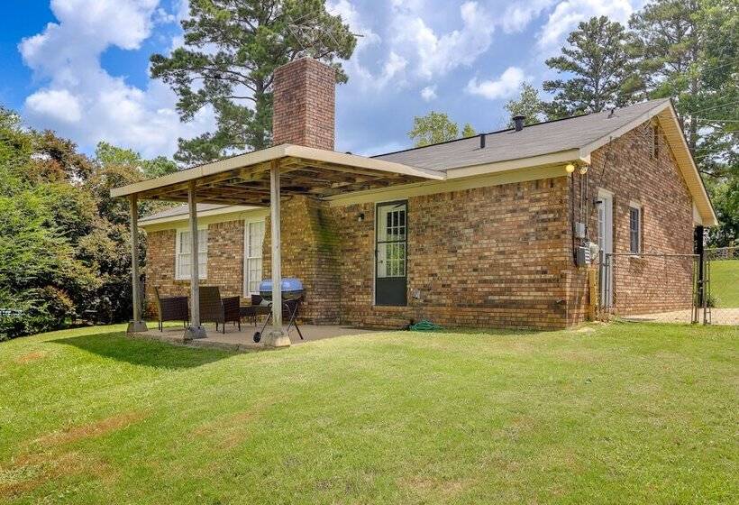 Charming Columbus Home W/ Yard 10 Mi To Dtwn!