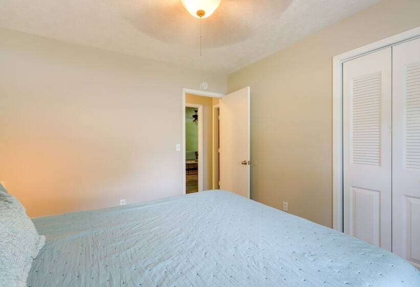 Charming Columbus Home W/ Yard   10 Mi To Dtwn!