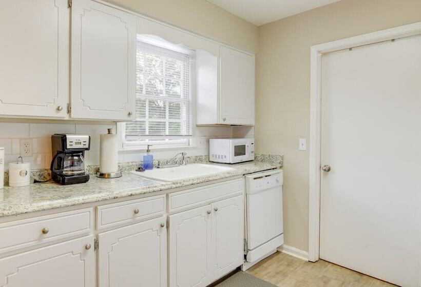 Charming Columbus Home W/ Yard 10 Mi To Dtwn!