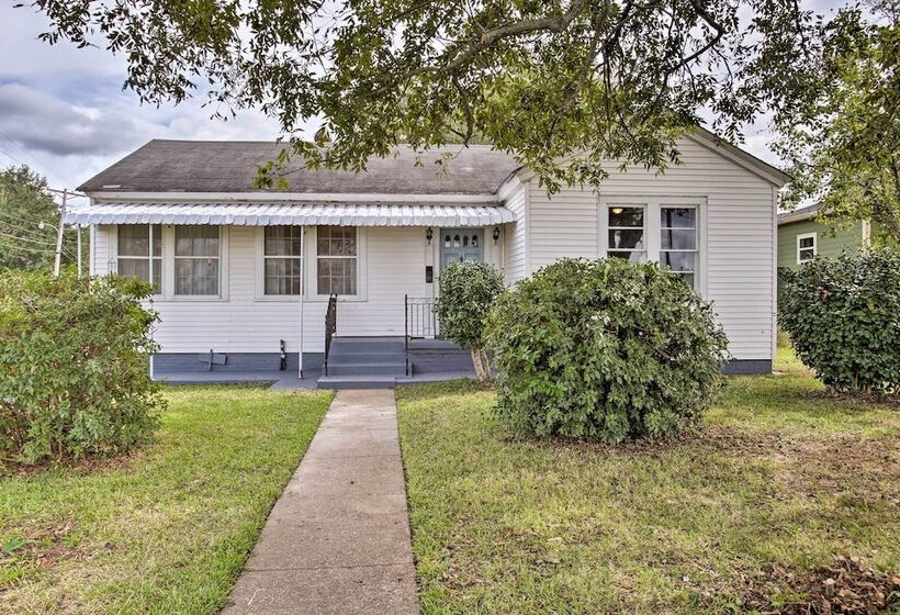 Charming Cottage W/ Mississippi River Views!