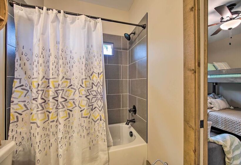 Charming Ellijay Escape: Hot Tub + Game Room