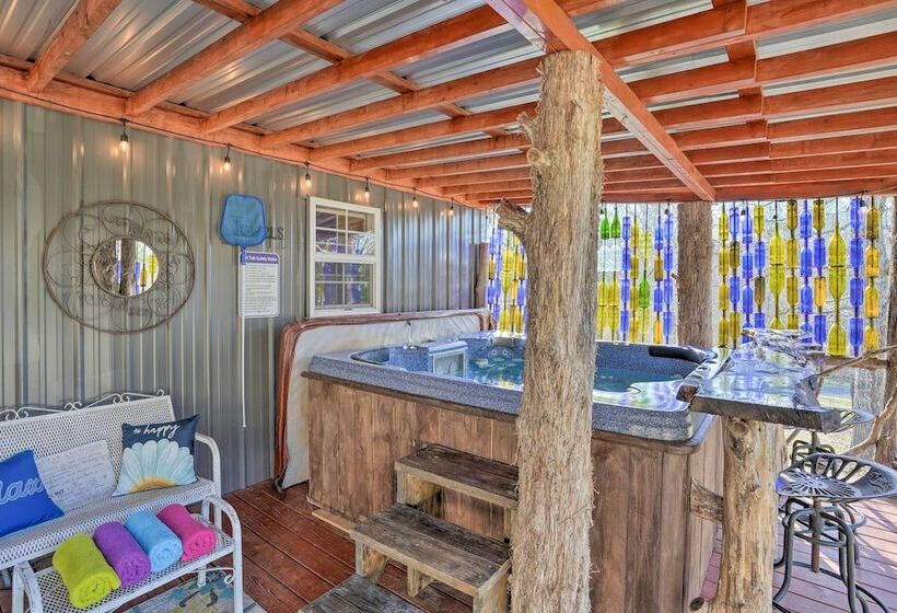 Charming Escape W/ Fire Pit In Summerville!