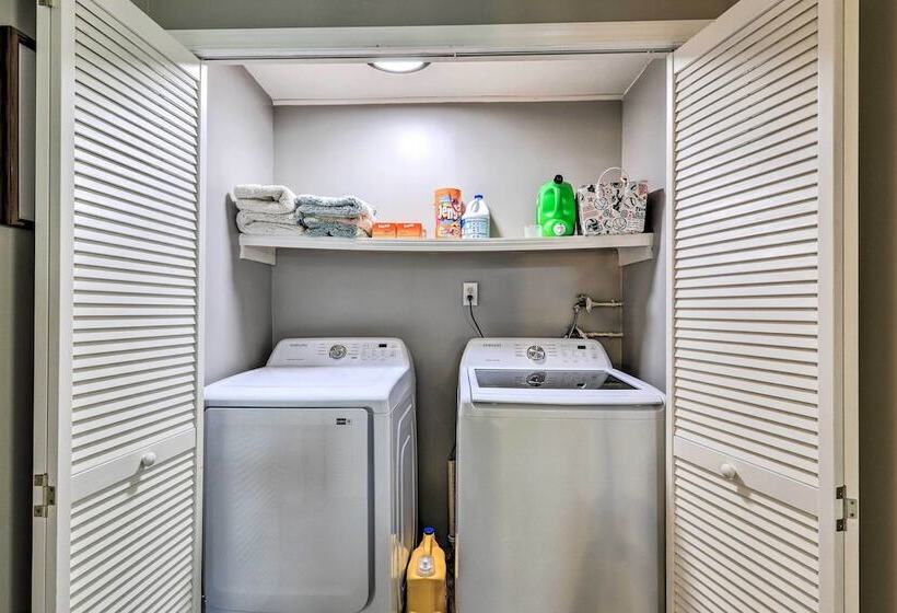 Charming Georgia Abode W/ Hot Tub & Grill!