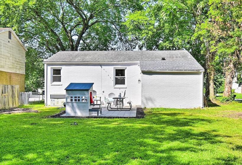 Charming Hampton Home W/ Yard: 2 Mi To Beach!