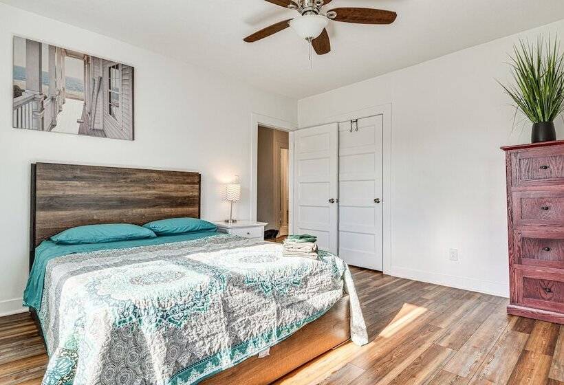 Charming Indianapolis Home Near Newfields!