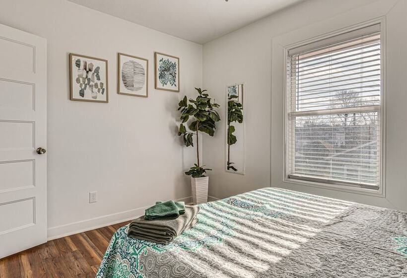 Charming Indianapolis Home Near Newfields!