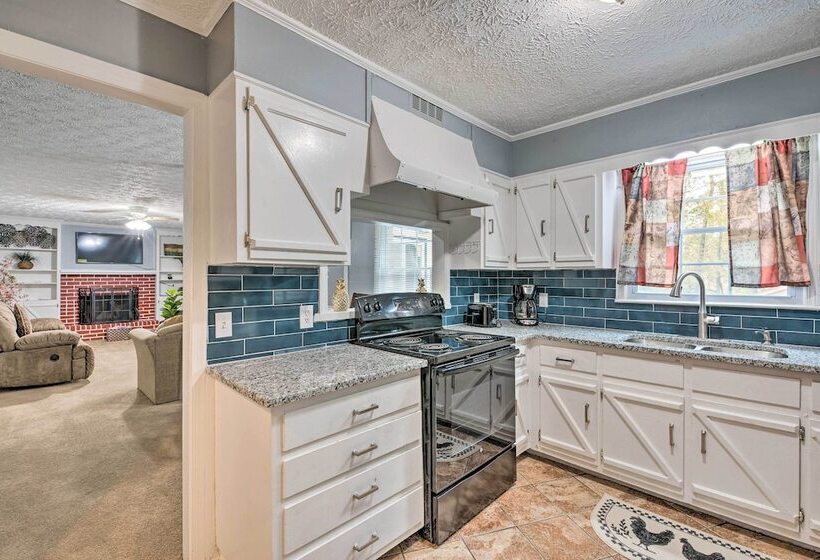 Charming Marietta Home ~ 7 Mi To Downtown!