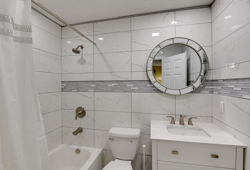 Charming Nashville Home Near Restaurants & Bars!