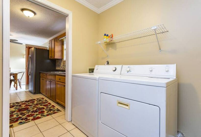 Charming Nashville Home Near Restaurants & Bars!