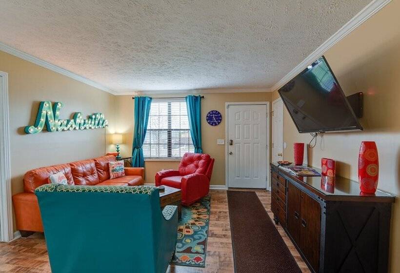 Charming Nashville Home Near Restaurants & Bars!