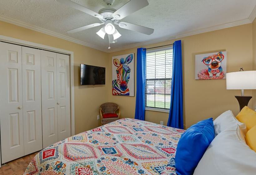 Charming Nashville Home Near Restaurants & Bars!