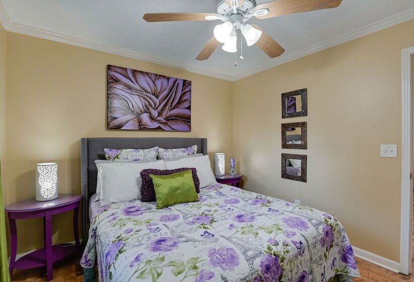 Charming Nashville Home Near Restaurants & Bars!