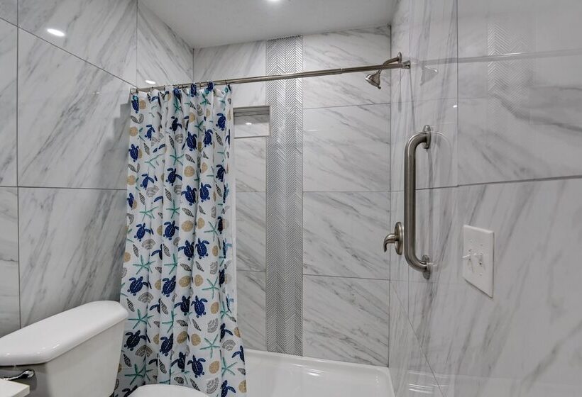 Charming Nashville Home Near Restaurants & Bars!