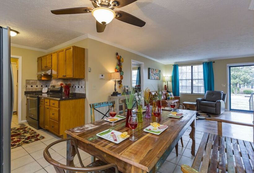 Charming Nashville Home Near Restaurants & Bars!