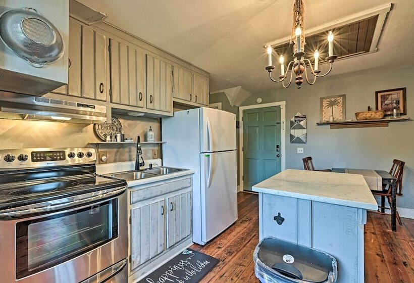 Charming Newnan Carriage House On 95 Acres!