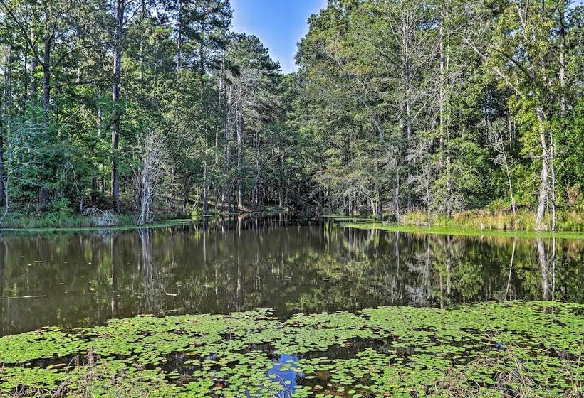 Charming Newnan Carriage House On 95 Acres!