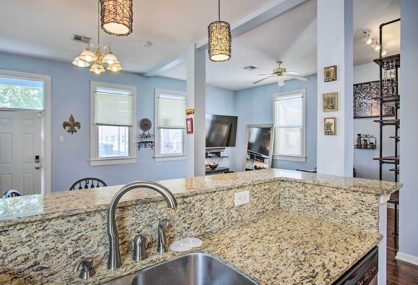 5 Mi To Bourbon Street: Central Nola Home