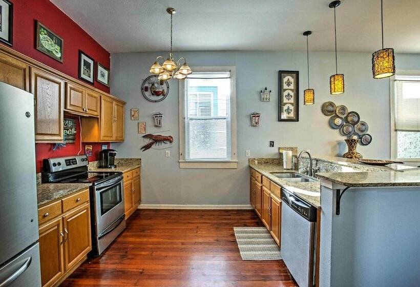 5 Mi To Bourbon Street: Central Nola Home