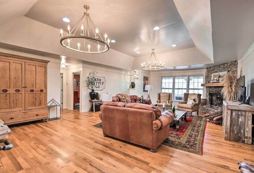 Charming Retreat On 80 Acre Willow Rock Ranch!