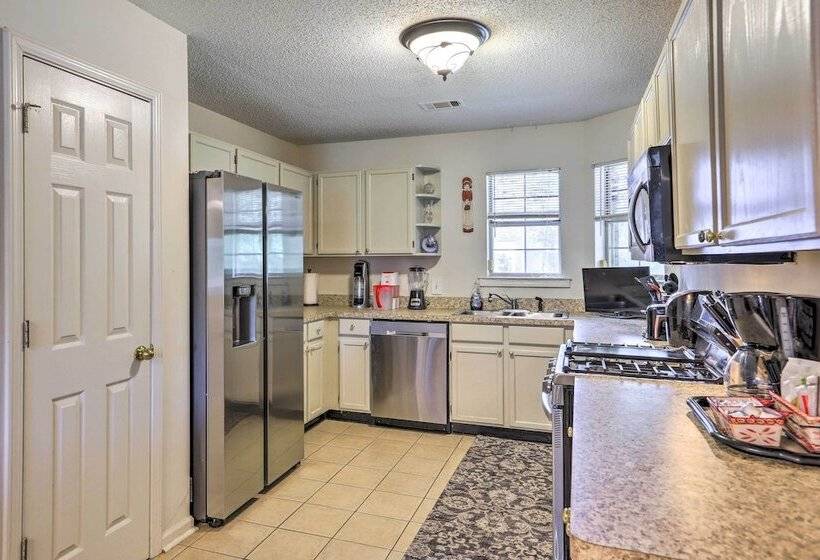 Charming Stockbridge Home: 23 Mi To Atlanta!