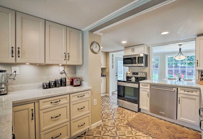 Cheery Cottage W/ Yard < 1 Mile To Marietta Square