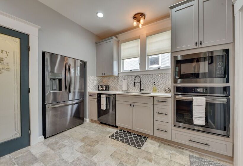 Chic Jacksonville Getaway, Walk To River & Parks!