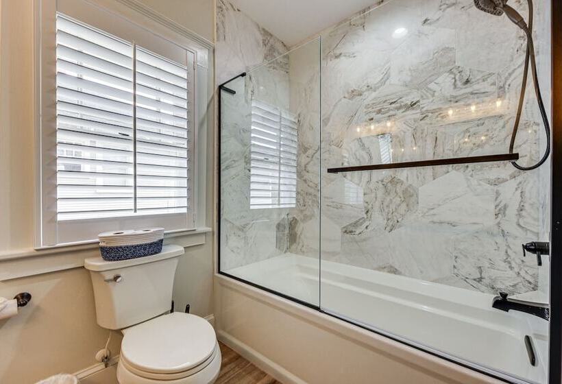 Chic Jacksonville Getaway, Walk To River & Parks!