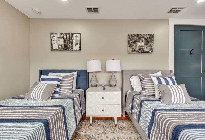 Chic Jacksonville Getaway, Walk To River & Parks!