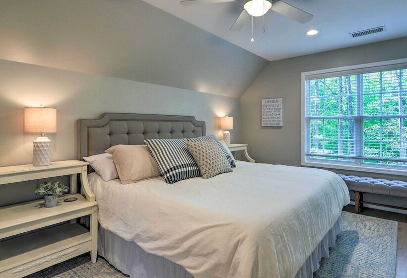 Chic Lake Sinclair Retreat With Dock & Hot Tub!