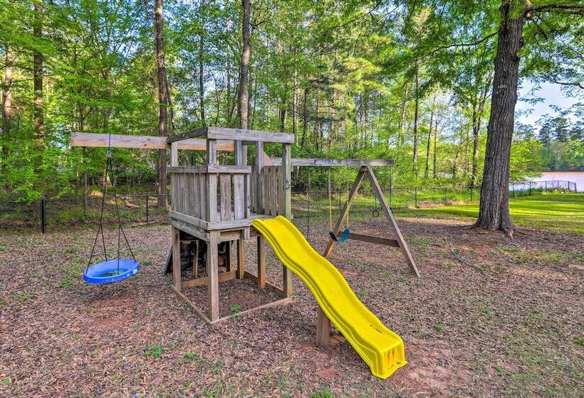 Chic Lake Sinclair Retreat With Dock & Hot Tub!