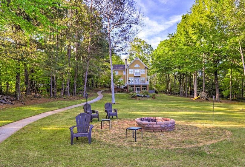 Chic Lake Sinclair Retreat With Dock & Hot Tub!